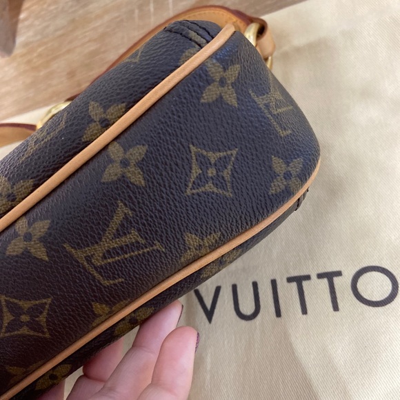 Louis Vuitton Tikal PM Shoulder Bag - Picture 13 of 16